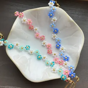 Beaded Flower Bracelet With a Zig Zag Design, Colorful Daisy Bracelet, Friendship Bracelet