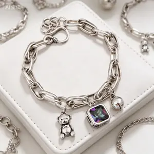 Bear Charm Bracelet With Shiny Crystal，Cute Animal Design Wrist Jewelry for Women，Stylish Accessory for Daily Wear And Gifting