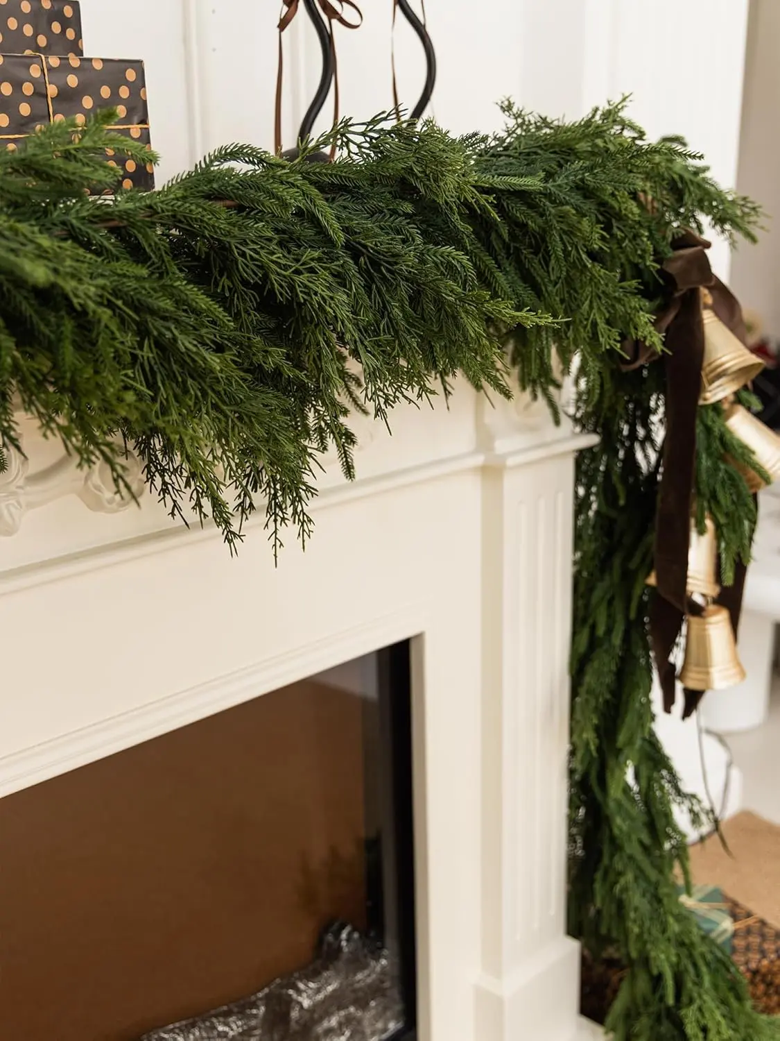 partyjoy 9ft Handmade Christmas Garland,Artificial Norfolk Pine Needles Greenery Seasonal Garland for Christmas Firepalce Winter Holiday Indoor Outdoor Decoration