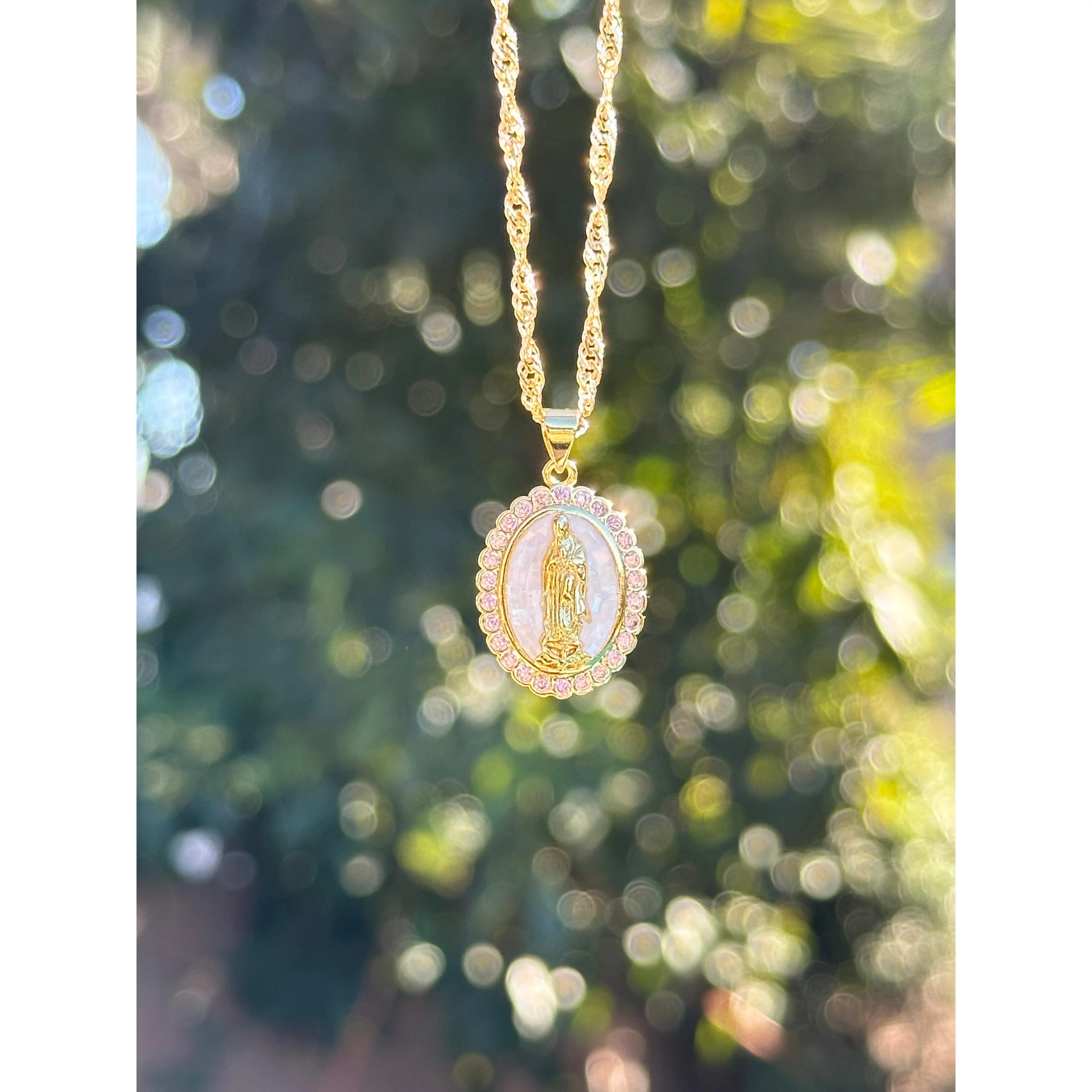Oval Virgen Mary