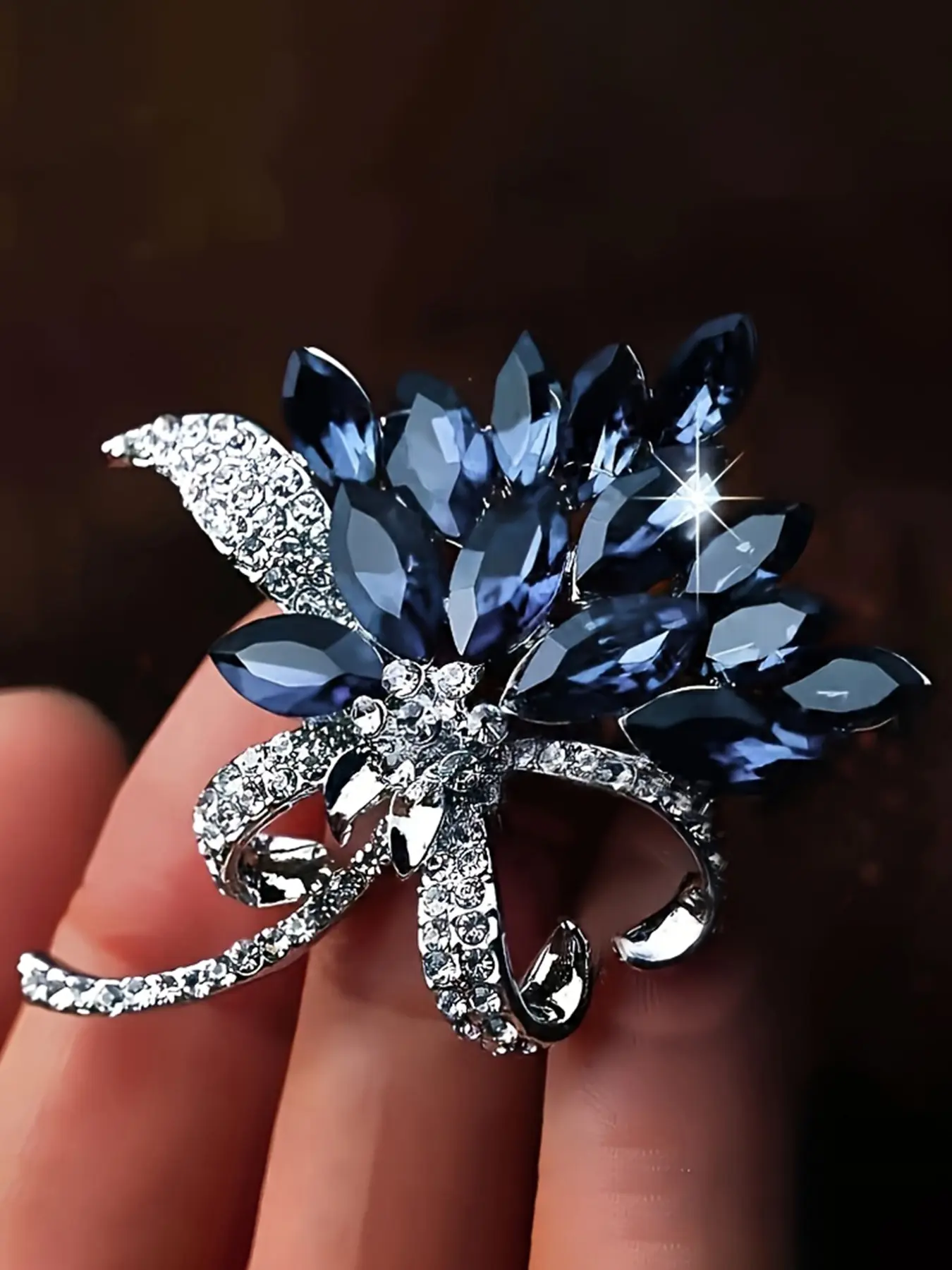 Elegant Vintage Multi-Layer Rhinestone Brooch, Exquisite Brooch with Blue Gemstones and Shiny Crystals, Flower Brooch, Ladies Floral Design for Parties and Special Occasions, Flower Brooch Pin, Brooch Pin Clip