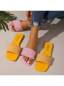 Women's slippers with pearl and rhinestone design, shiny flat slippers, comfortable and essential for home wear and dating.