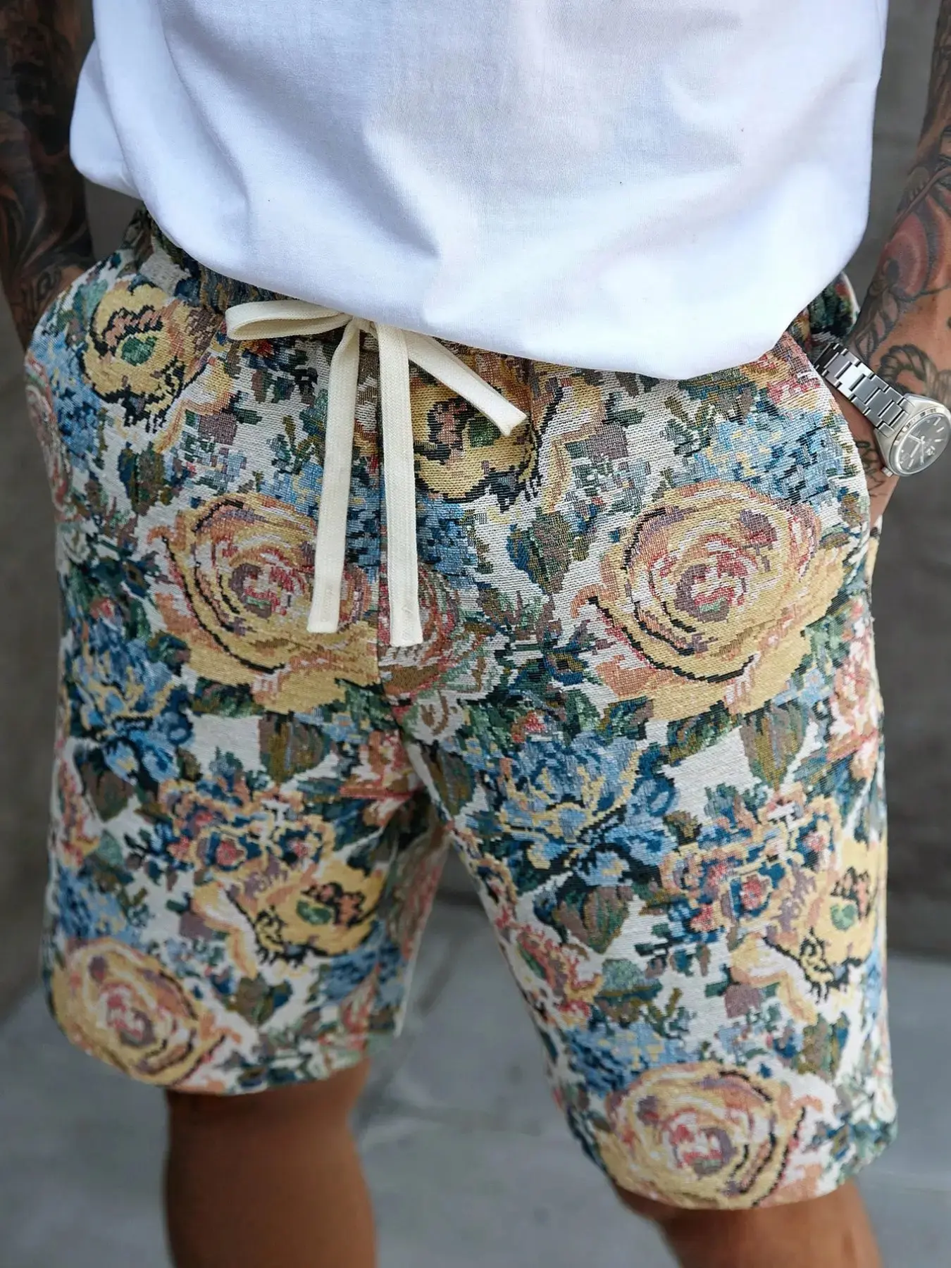 Men's Vintage Tapestry Tropical Floral Print Mid-Waist Beach Shorts, Casual Loose-Fit Vacation Wear with Adjustable Drawstring Waist, Machine-Washable Menswear Bottoms
