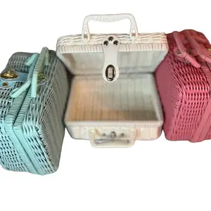 Cartera/lonchera tipo cesta.