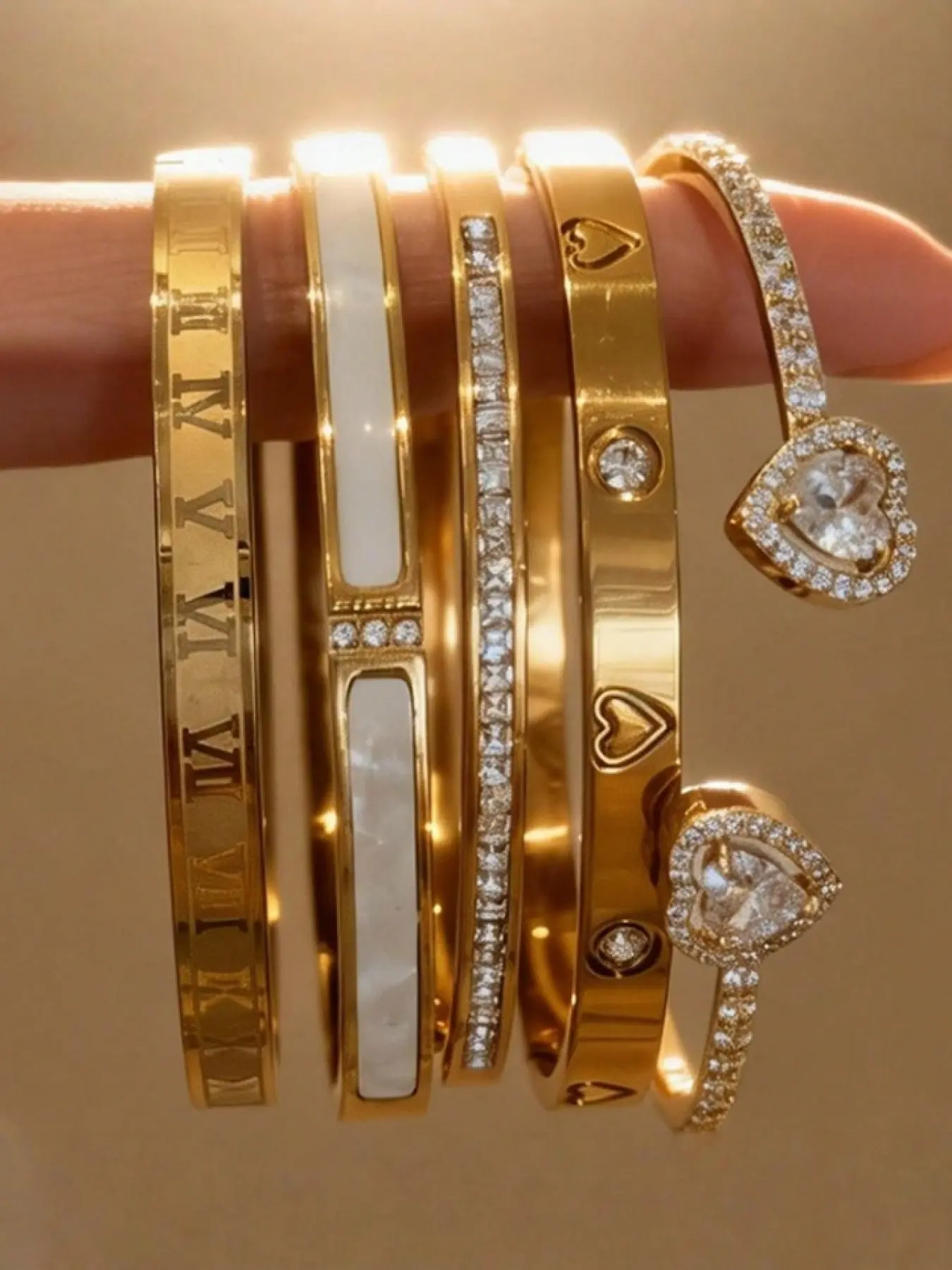5-piece 18K gold-plated stackable bracelet set, featuring Roman numerals, shells, artificial zirconia, and heart designs; hypoallergenic stainless steel jewelry designed for women Exquisite Trendy Bracelet