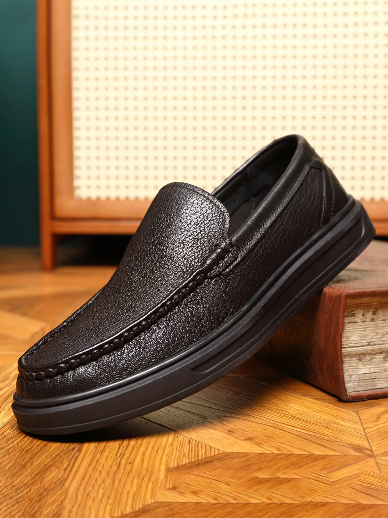 Men's New Loafer Shoes Comfort Casual Business Slip-On Flat Casual Loafers Soft Leather Sole Trendy Driving Shoes Small Leather Shoes