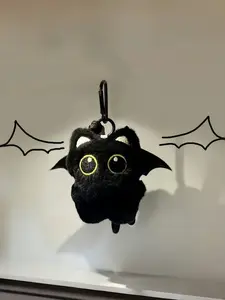 Gothic Bat Wing Cat Keychain – Punk Style Black Kitten Bag Charm with Glowing Eyes, Cute & Creepy Backpack Accessory for Students & Couples, Keychain Attachment