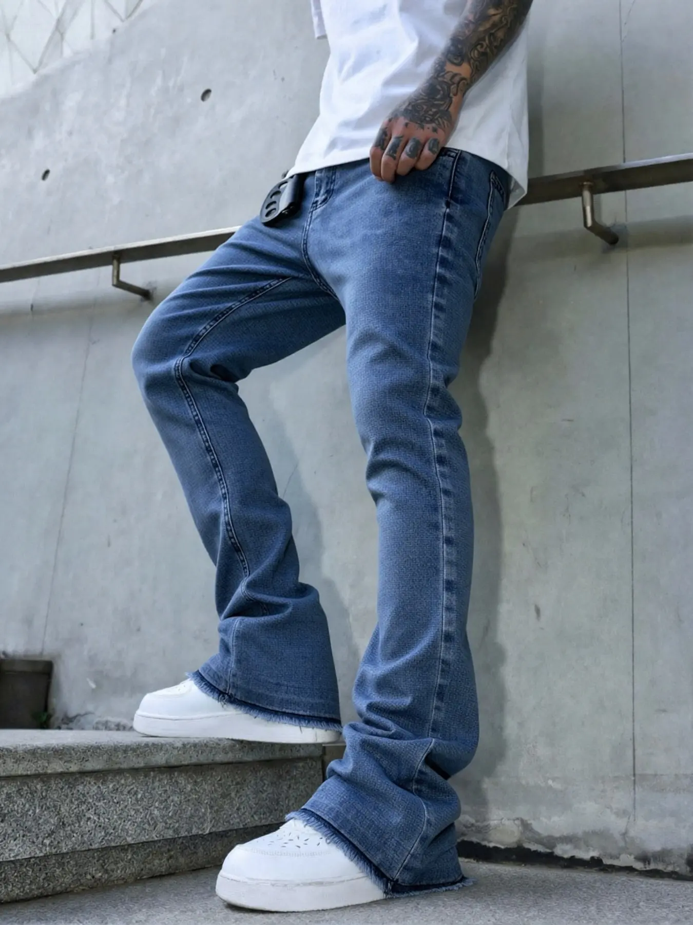 Mid-waist comfortable fit stretch wide-leg jeans, Y2K style men's jeans, street style loose cuffs, Casual, soft and stretchy fabric, suitable for daily/leisure/streetwear, fashionable retro blue jeans, designed specifically for fashion-conscious men