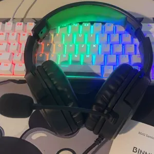 [Perfect Valentine’s Gift] BINNUNE BG02 Gaming Headset with Mic for Xbox Series X S Xbox 1 PS4 PS5 PC NS,Wired Headphones,50mm Stereo Sound,3.5mm Jack,Perfect Valentine’s Gift for Him & Her