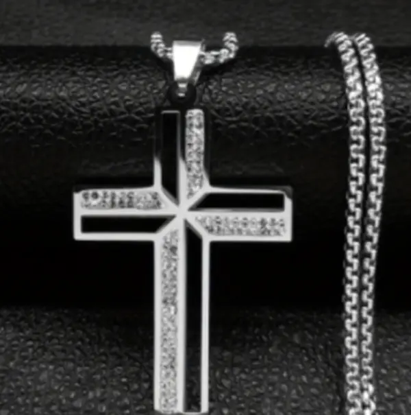 39#Silver Tone Hollow-Out Cubic Zirconia Cross Pendant Necklace——LRSP-A-1237