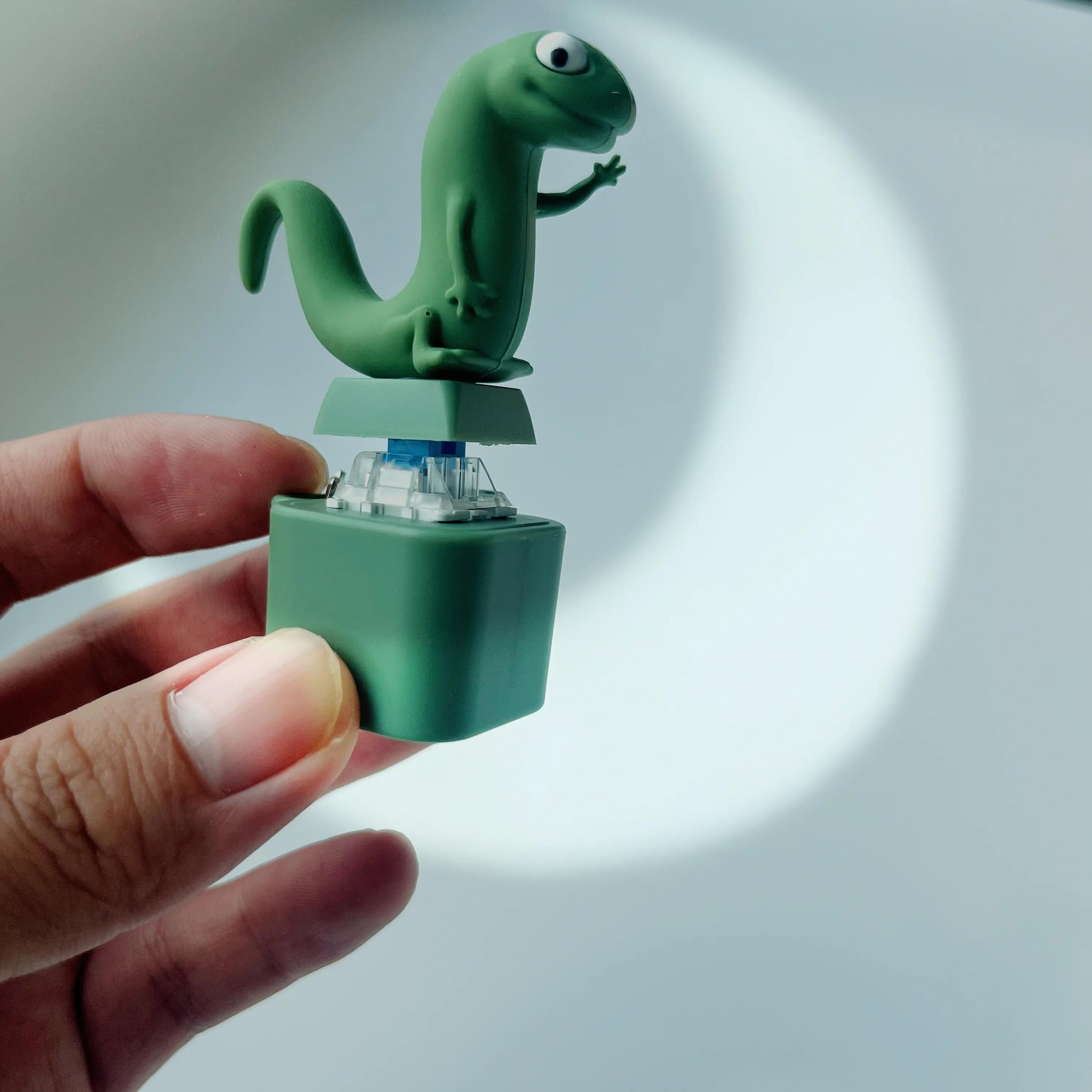 Lizard Sound Button Keychain,Lizard sound button, simulation lizard keychain,Decompression Creative Sensory Fidget Unwind,Valentine's Day gift