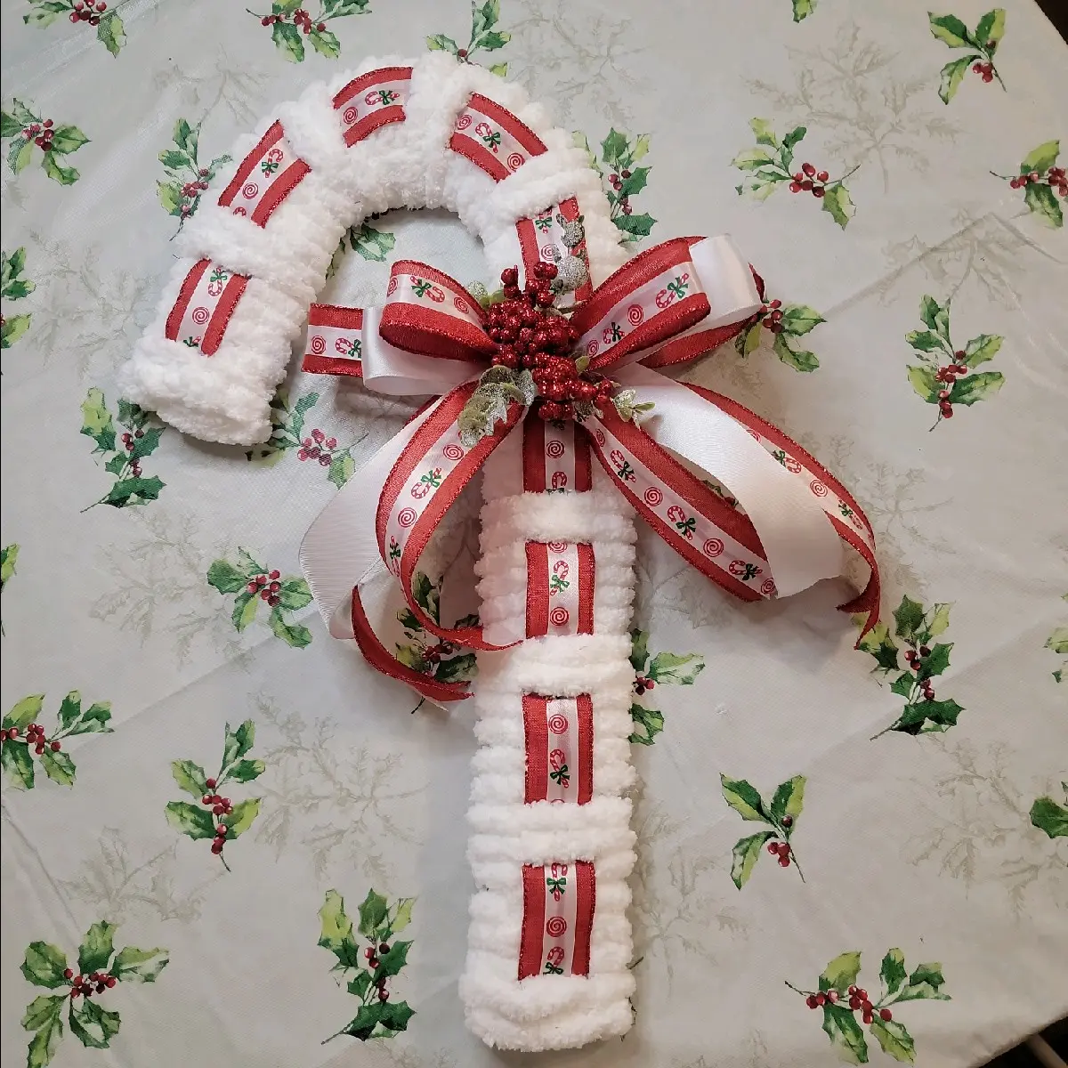 Handcrafted Candy Cane Wreath made with yarn, one of a kind ribbon & sparkly pics!