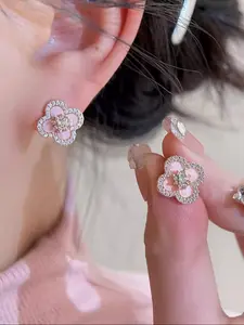 1 Pair of Elegant Delicate Rose Gold Pink Mother-of-Pearl Zircon Lucky Four-Leaf Clover Earrings Stud Earring Jewelry - Exclusive for Women in Daily Commute, Luxury Gatherings & Gifting, A Niche Gentle Eye-Catching Accessory Versatile Earrings