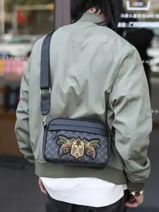 Men's Fashionable Bee Embroidery Adjustable Crossbody Bag, Casual PU Leather Zipper Shoulder Bag for Daily Used, Trendy Versatile High-quality Daily Commuting Bag, Pu Leather Satchel, Casual Crossbody Bags