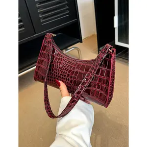 Women Solid Color Minimalist Shoulder Bag, Casual For Daily Use, Fashionable Burgundy Bag, Red Bag