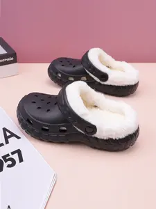 Winter Fleece Lined Hole Holes Shoes, Tire Sole Design Slippers, Casual Home Slippers, Warm Indoor Footwear for Winter Season, Cozy & Comfortable, Fuzzy Warm Slippers