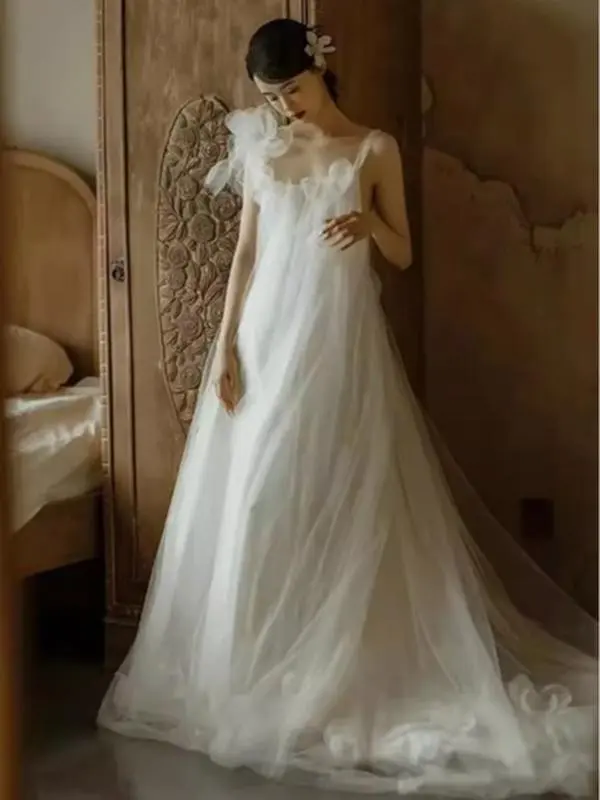 BRAND NEW : White princess morning gown female bride engagement dress French high-end sense niche light wedding dress travel photography dress fairy Suspenders are tied with light wedding dresses backless engagement evening dresses puffy yarn bride super