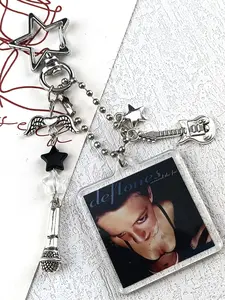 Creative Acrylic Comic Frame Keychain, Guitar Microphone Pendant, Valentine's Day Gift, Cute Chain Print, All Seasons, No Choking Hazard, Keychain Jewelry, Trendy Cute Keychain, Cool Keychains, Key Accessories