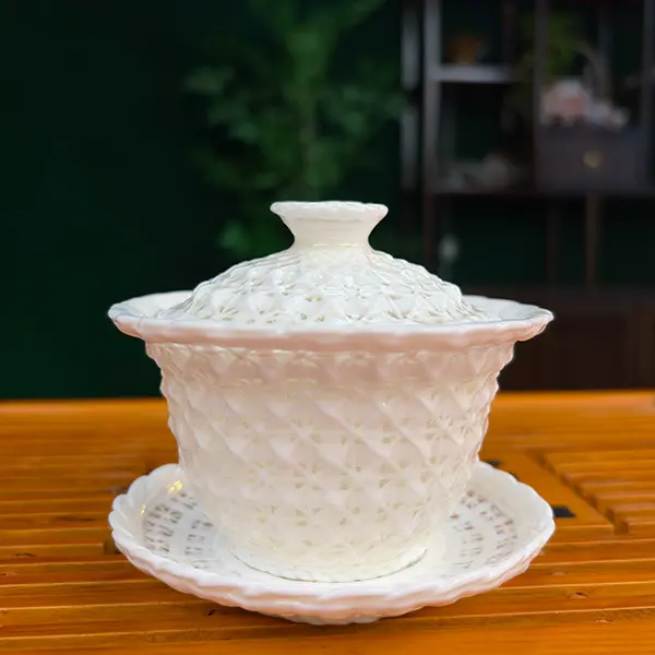 Ceramic Porcelain Collectible Cultural Item, Home Decor Ornament for Decorative Use Vintage Cultural Porcelain Collectible Ornament, Handcrafted Ceramic Art Piece, Elegant Home Tabletop Decor Ornament for Display & Collection, LingLong DeHua Chinese