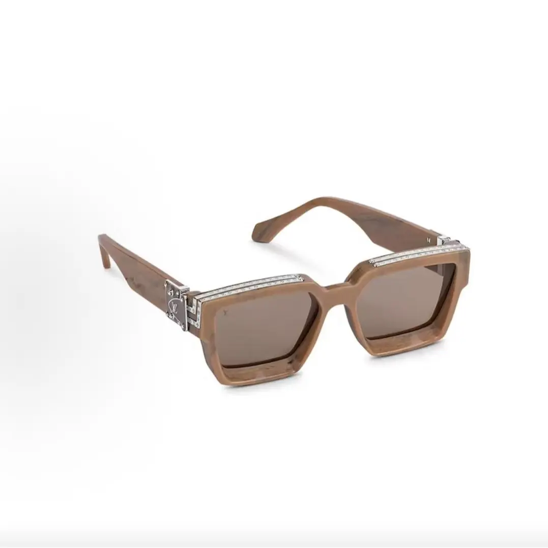 Pre-owned Brand new Louis Vuitton Wood Grain Oversized Square Sunglasses, Brown Marble Wood Effect Acetate Frame / Crystal Inlaid Silver Metal Trim, Light Brown Tint Lens（Do not purchase directly. Contact us for details.）