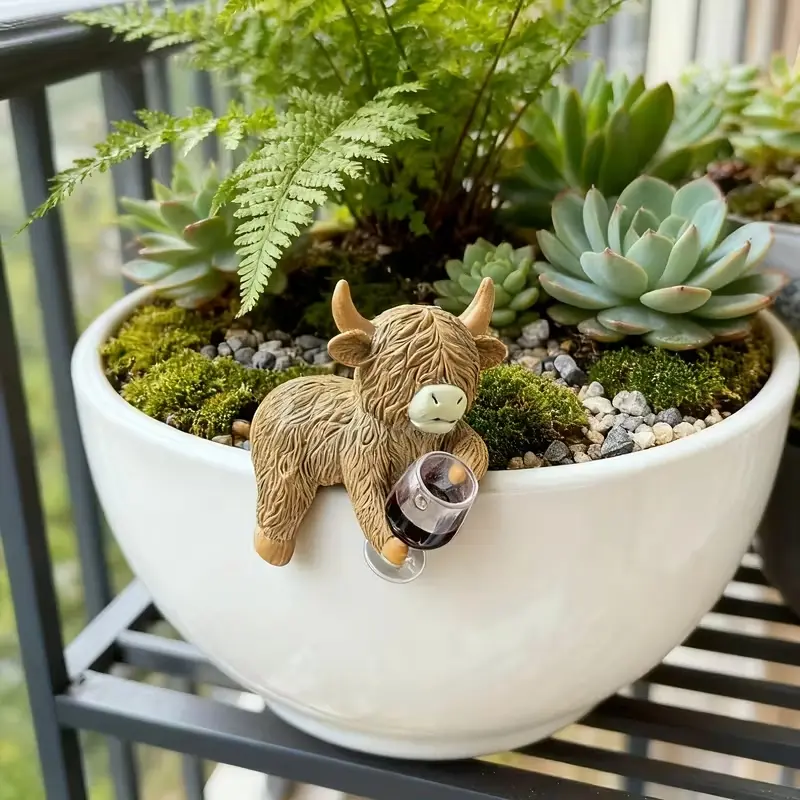 Highland Cow Statue Planter, Decorative Garden Planter, Scottish Cow Figurine with Wine-Like Cup, Resin Garden Pot for Indoor Outdoor, Balcony & Patio Decor, Succulent Pot, Outdoor Planters, Outdoor Pots, Flower Pots