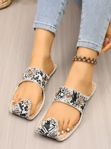 Summer New European Style Snake Print Rivet Square Toe Rubber Slippers, Retro Woven Edge Comfortable Flat Indoor Outdoor Sandals, Beach Vacation Shoes Snake Pattern