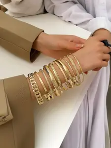 Retro-style, exaggerated wide bangle set, gold-plated irregular bracelet and bangles, nine-piece set, Fashionable Bangles, Bracelets Stack, Trendy Fashionable Accessories