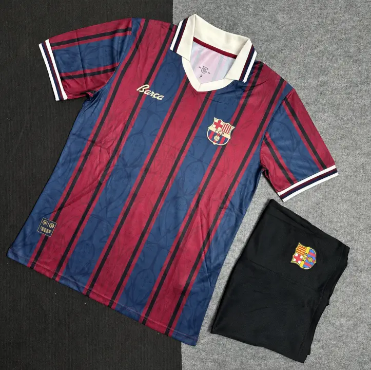 Men's Retro Striped Soccer Jersey Set - Vintage Breathable Quick-Dry Athletic Uniform, Classic Red-Blue Football Shirt & Shorts, Sports Collectible Kit for Training, Match Day