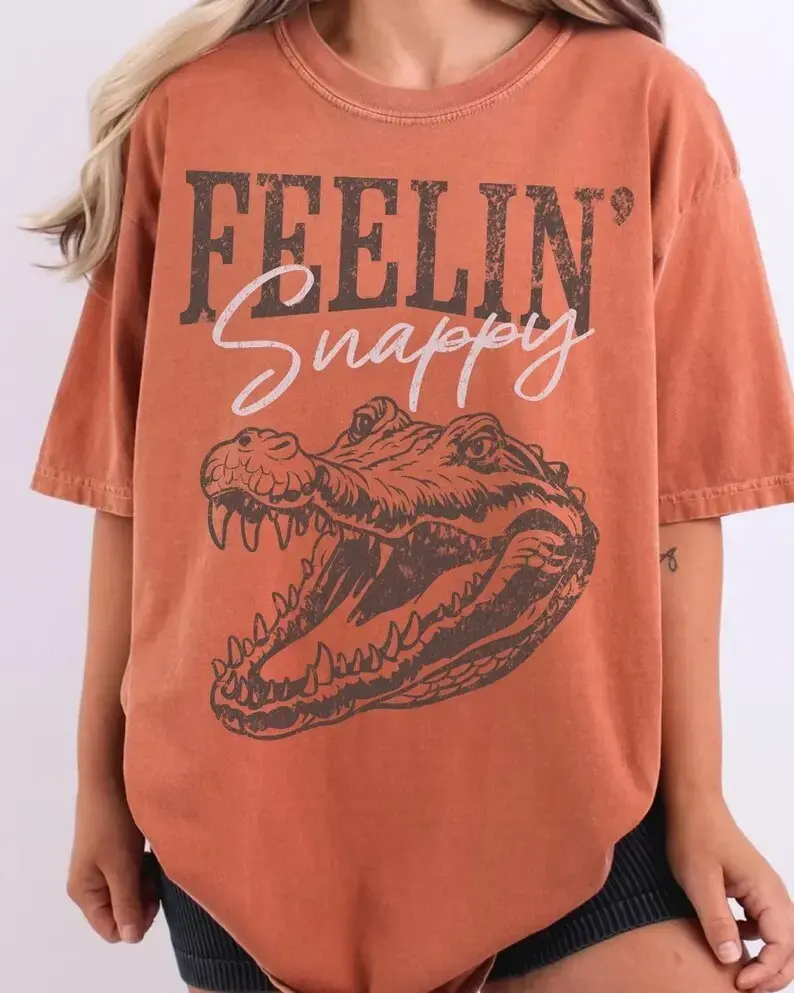 Distressed Comfort Colors Feelin' Snappy Funny Alligator T-Shirt, Trendy Sarcastic Gator Graphic Tee