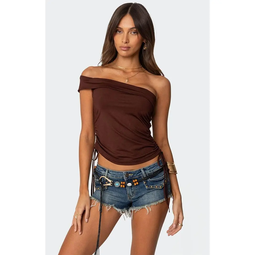 Edikted Women's Yafa Asymmetric Off Shoulder Top