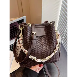 Fashionable and trendy women's one-shoulder bucket bag, casual and versatile woven pattern handheld one-shoulder bag, stylish and simple one-shoulder crossbody bag, Casual Lightweight Bag, daily commuting, dating, shopping and other scenari
