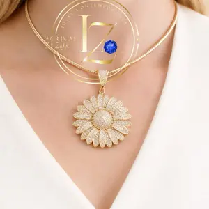 Daisy Flowers with Round Chain Gold-Toned Necklace Featuring a Sparkling Floral Pendant