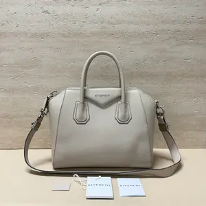 Pre-owned Givenchy Leather Shoulder Bags 7.8'' R2849 Shoulder Bag C1856922683 0402 T2 Ella