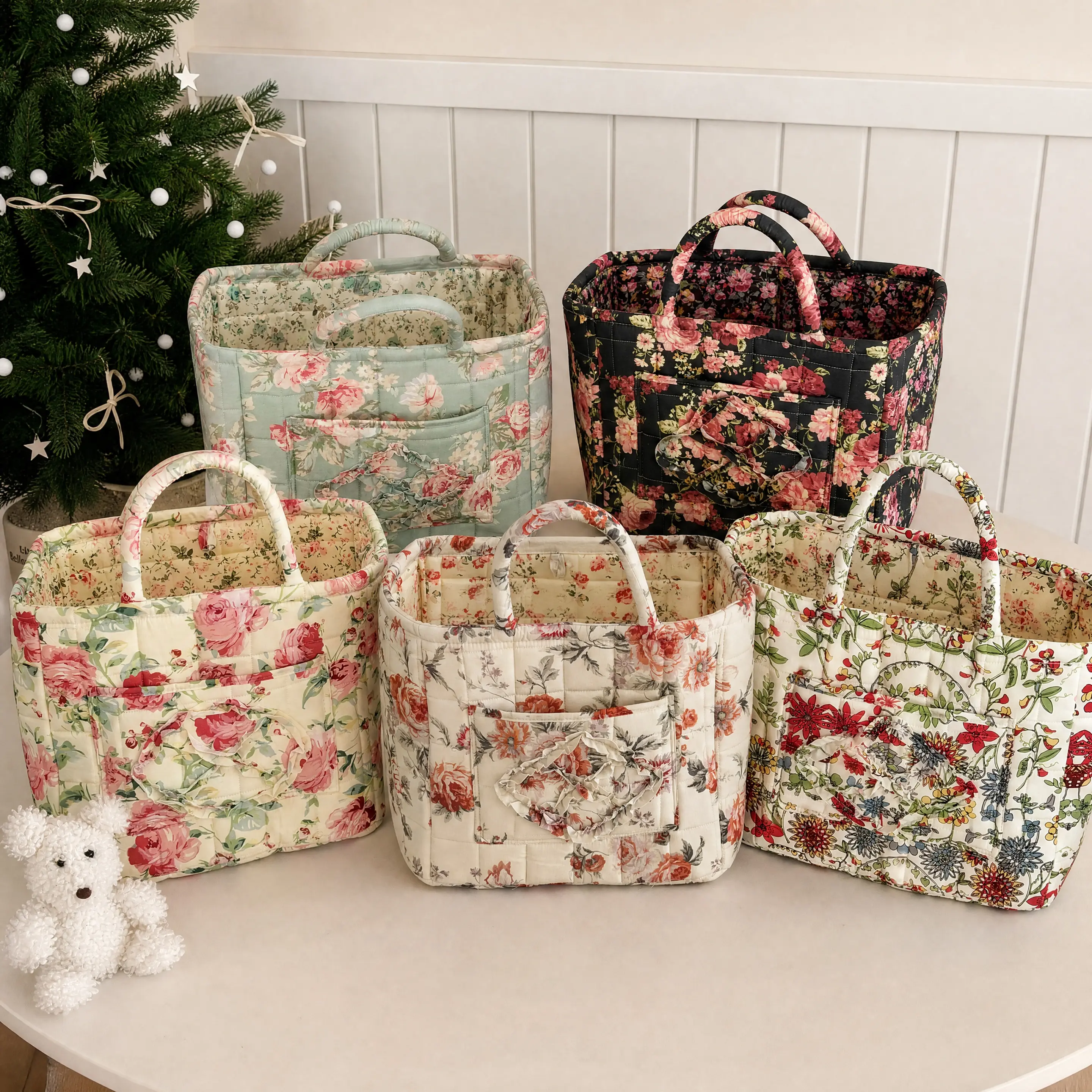 Quilted Women's Handbags, Retro Ditsy Floral Tote Organiser - Large-Capacity, Lightweight & Foldable for Home & Travel Storage