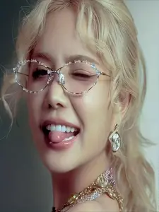 A Pair of Women'S Decorative Glasses with Y2K Fashion Style, Featuring Transparent Lenses And Artificial Rhinestones, Suitable for Daily Casual Wear, Photography, And Outfit Decoration, Making a Great Gift for Female Friends