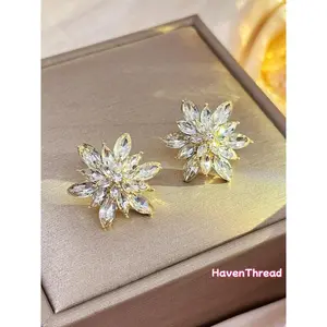 Female Sparkling Stones Snowflake Design Rhinestone Stud-Type Earrings, Elegant Exquisite Engagement Costume Jewelry, Party-Ready High-Quality Fashion Accessories for Daily Wear