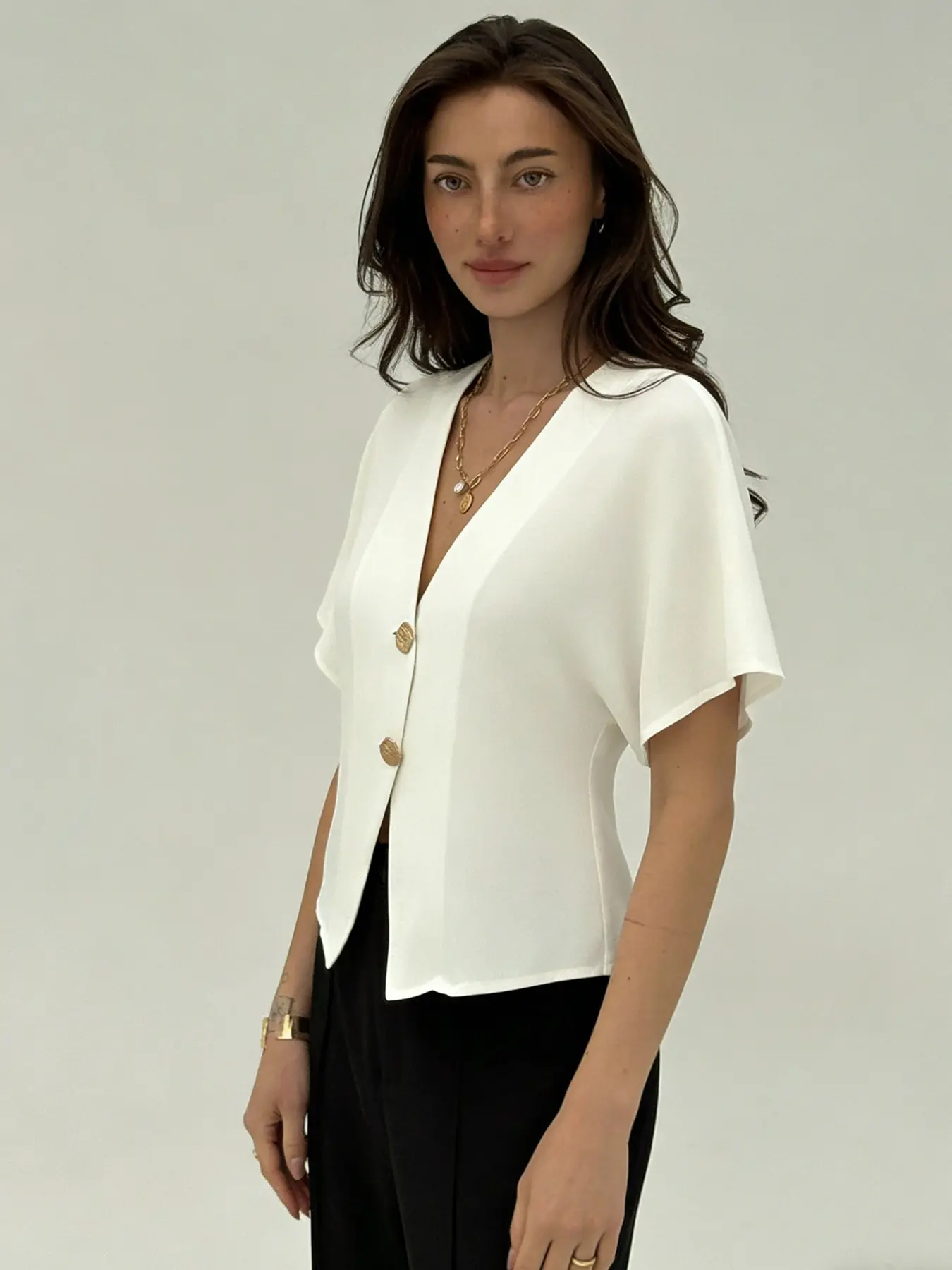 A women's white gold buckle V-neck short sleeved chiffon shirt Blouse with gold buckle decoration to enhance texture, V-neck design to highlight neck, suitable for casual commuting to work, shopping and outdoor wear