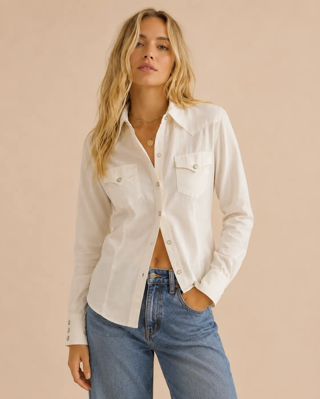 Women's Traditional Soft Denim-Spandex Cowgirl Blouse - Long Sleeves, Pearl Snaps, Lightweight, Fitted, Stretchy, Breathable, Casual, Ranch Statement, Western Essential, All Seasons Women's Shirts, Basic Womenswear Top, Longsleeves, Button, Cotton-Spandex