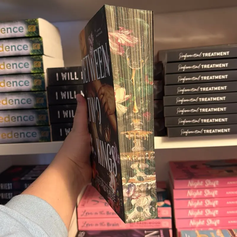 Between Two Kings by Lindsay Straube