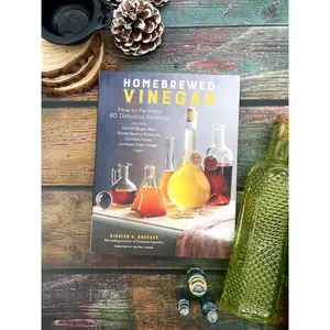 Homebrewed Vinegar - How to Ferment 60 Delicious Varieties, Including Carrot-Ginger, Beet, Brown Banana, Pineapple, Corncob, Honey, and Apple Cider Vinegar By Kirsten K. Shockey