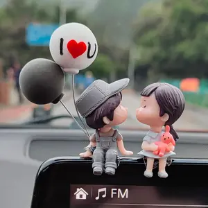 Resin Cartoon Couple Car Decoration Dashboard Car Interior Couple Decoration, Car Interior Couple Doll Cute Couple Mini Character Statue Kiss Couple Doll Doll Accessories Car Family Office Desk Surface Panel Decorations
