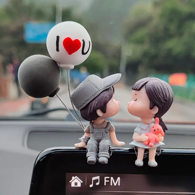 Resin Cartoon Couple Car Decoration Dashboard Car Interior Couple Decoration, Car Interior Couple Doll Cute Couple Mini Character Statue Kiss Couple Doll Doll Accessories Car Family Office Desk Surface Panel Decorations