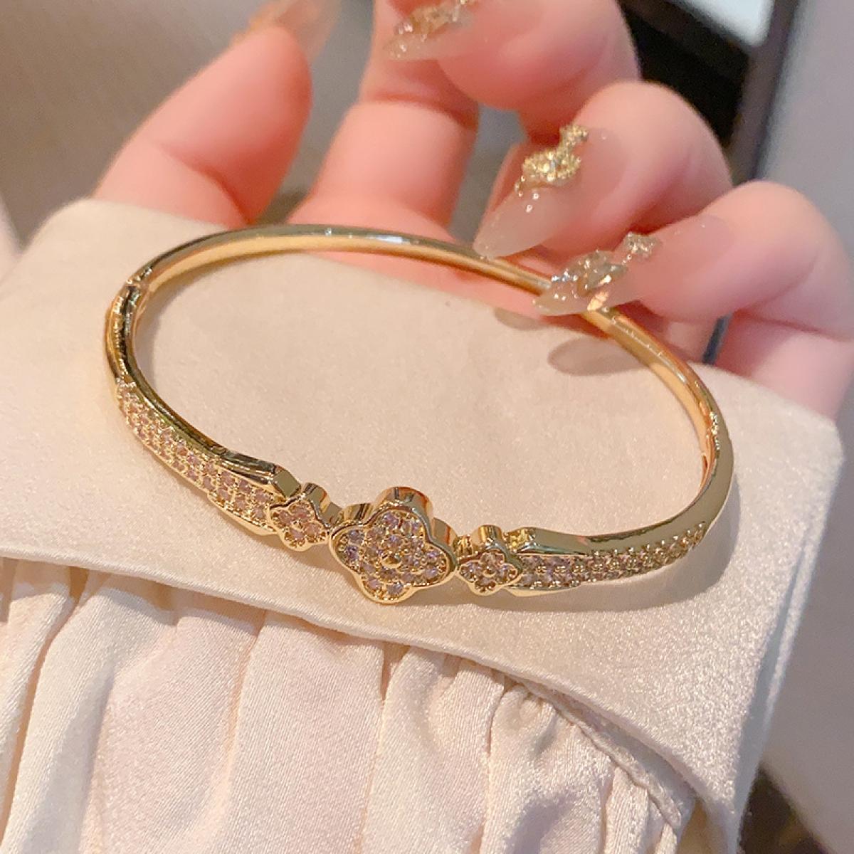 Luxury Clover Bangle Bracelet for Women, Elegant Floral Motif Sparkle Bangle, Premium Polished Statement Bangle, Trendy Aesthetic Formal Jewelry, Timeless Anniversary Birthday Gift for Her