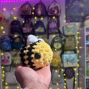 Crochet bee