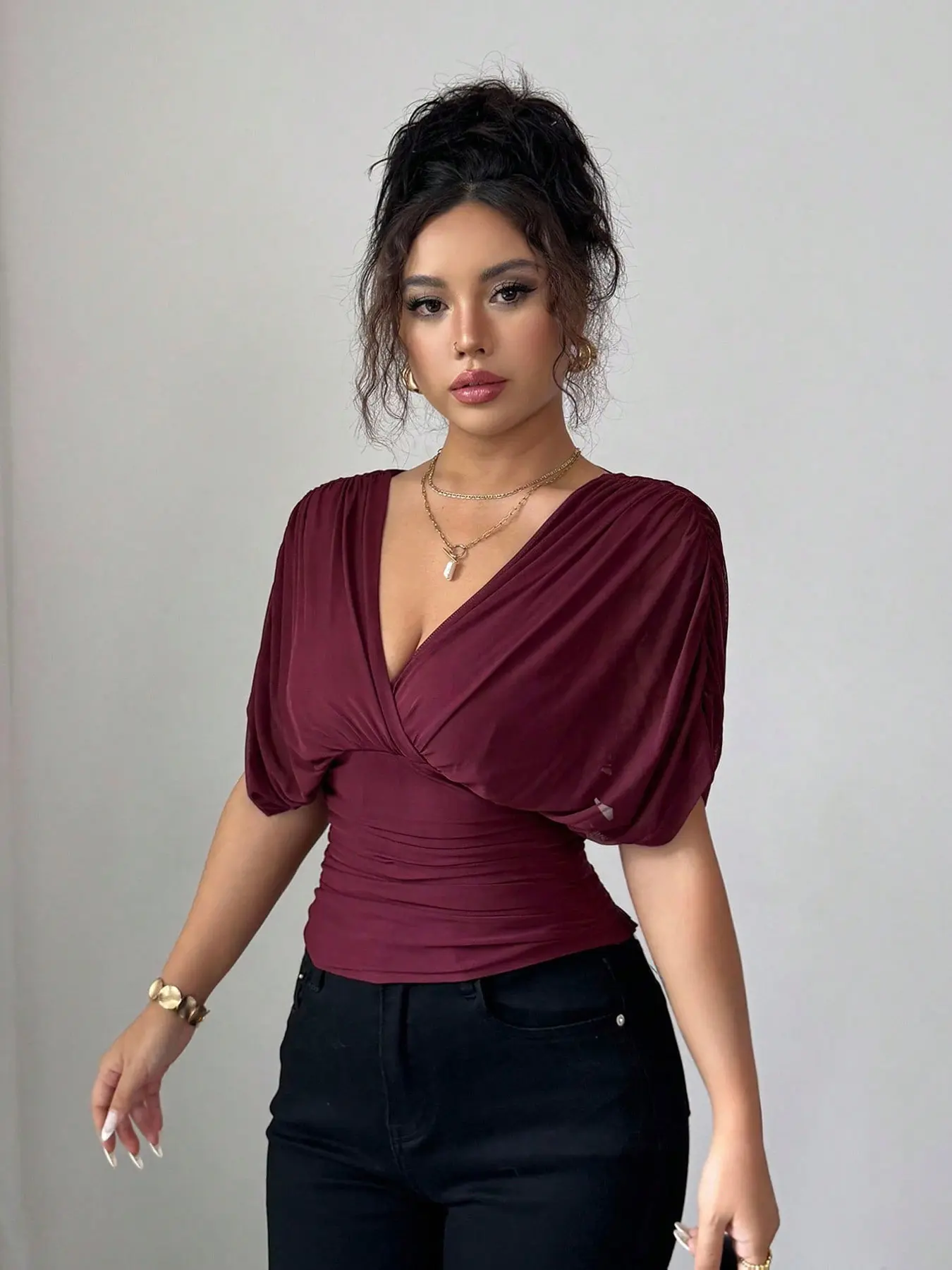 A women's solid color fashionable elegant hot girl style deep V-neck ruffled shoulder waist-cinching top Blouse, suitable for summer, daily commuting, casual wear, and vacation, Elegant Asymmetrical Neck