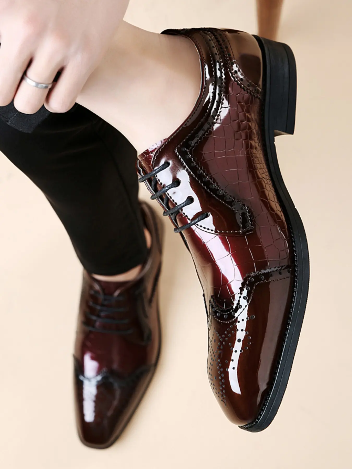 High-End New Brogue Men's Shoes, Mirror Carved Floral Patch Anti-Slip Breathable, Office Commute Wedding Shoes, Sizes 38-48, Casual Shoes, Business Style Shoes