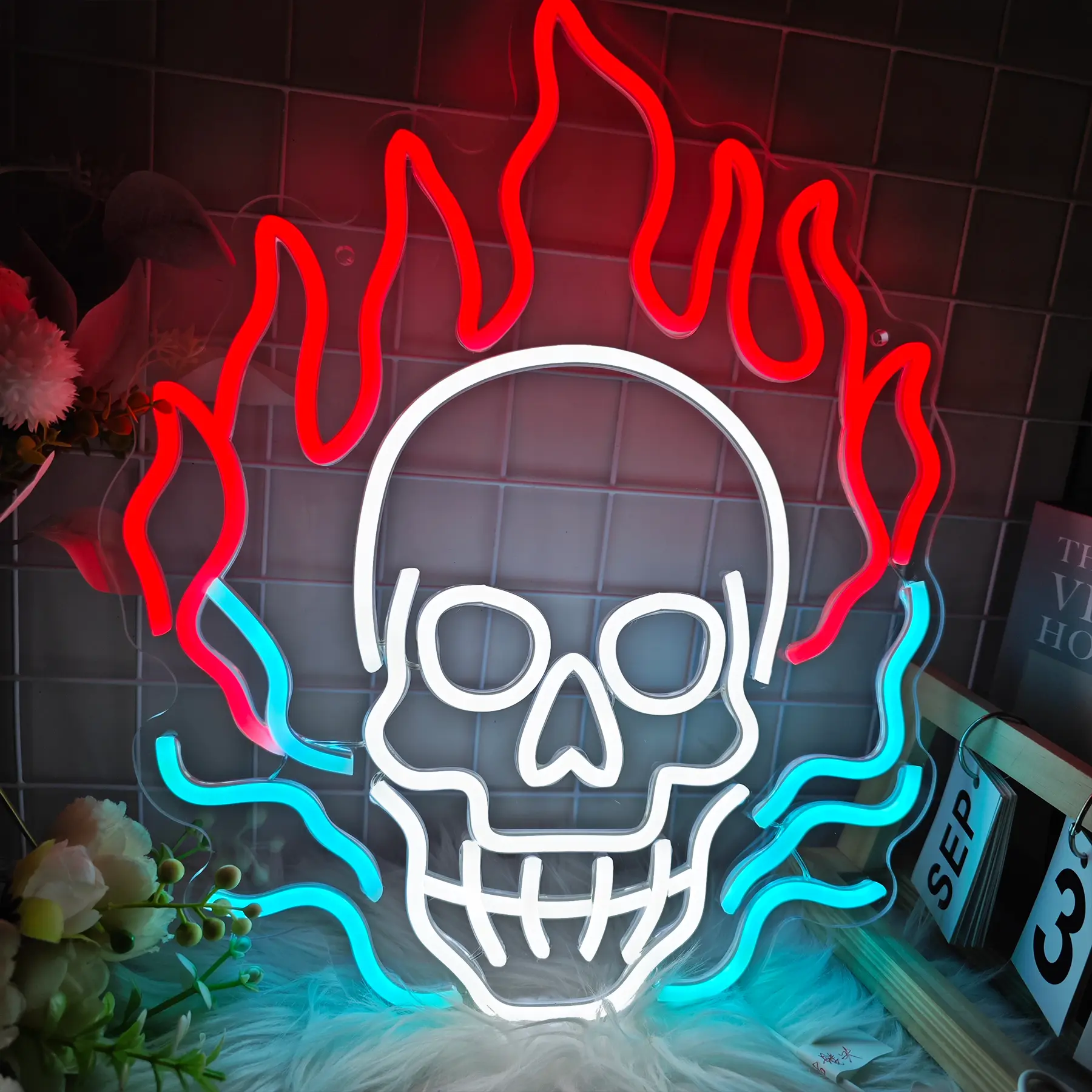 summerwins Skull-Shaped Dimmable LED Light - USB-Port Powered Spooky Luminous Decoration Lamp for Halloween, Indoor Home Party Ambiance Decor