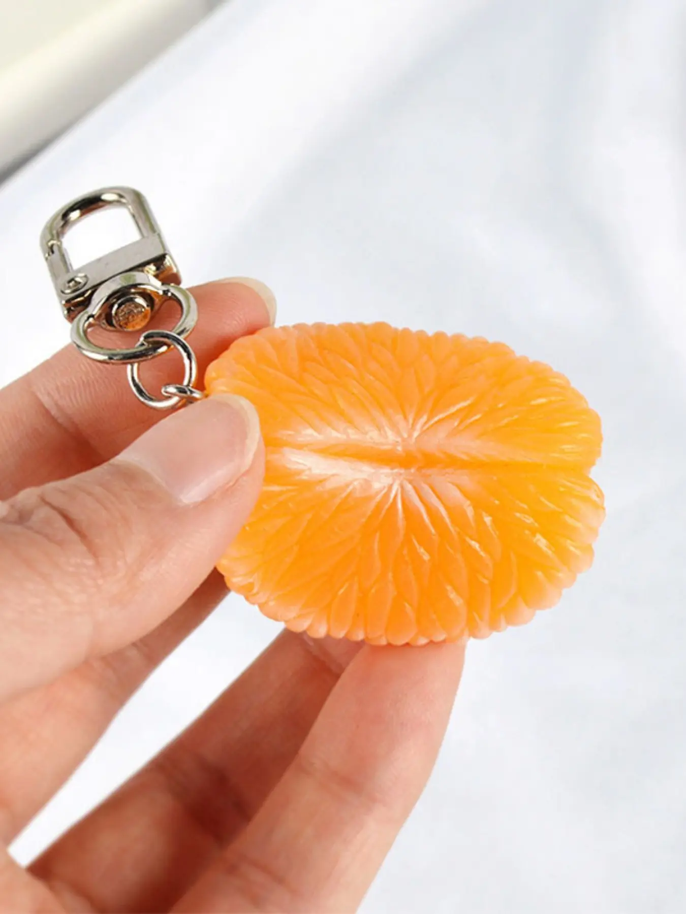 Car Keychain, Cute Orange Slice Design Keychain for Women & Men, Cute Keychains for Car Keys, Fashionable Keychain for Car Keys, Universal Car Interior Accessories, Car Key Accessory, Car Key Chains