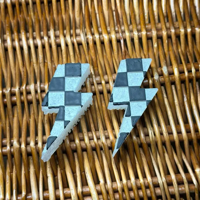 Checkered vent clips Checkered vent clips