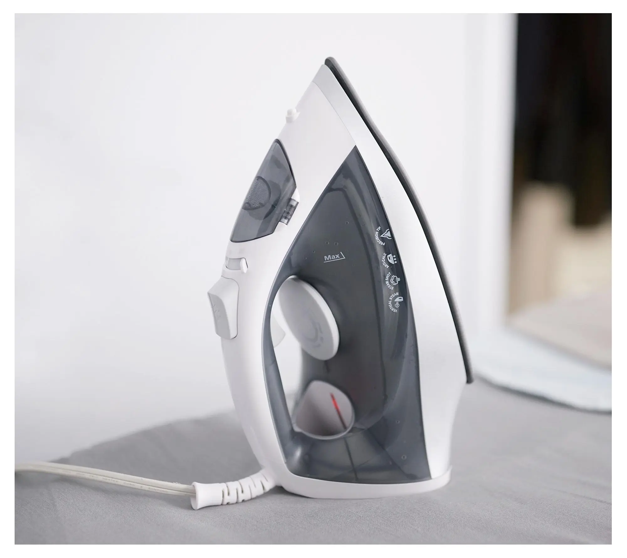 Sunbeam 1200W Classic Iron Sunbeam 1200W Classic Iron